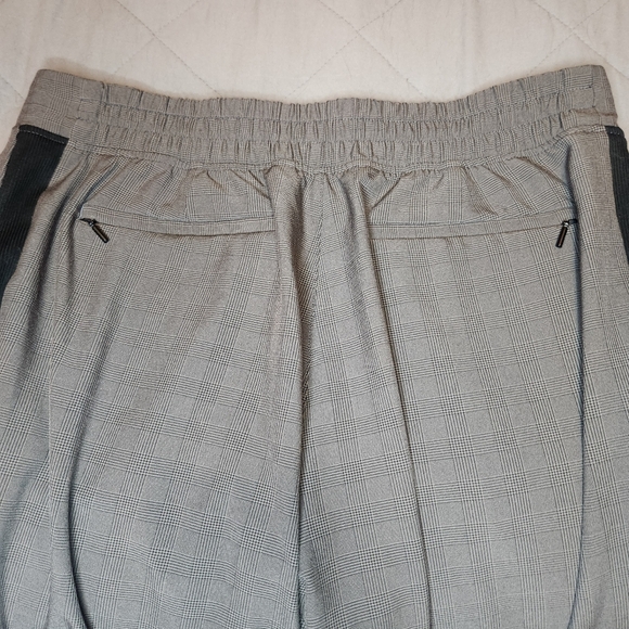 Athleta Brooklyn Ankle Pants Women 10 Plaid Gray Black Stretch Athleisure Slacks - Picture 7 of 8